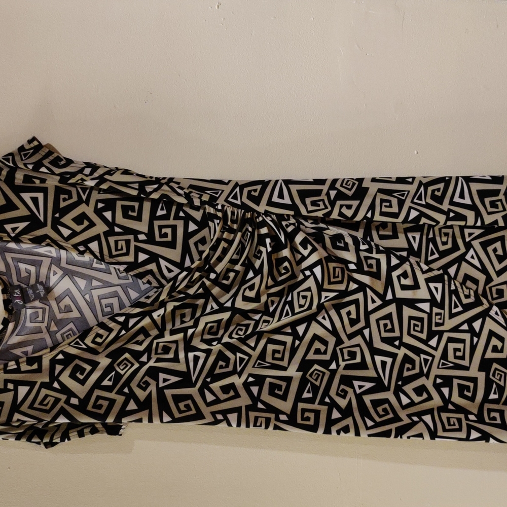*LAST CHANCE*  Dots Geometric Shapes Dress
